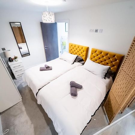 Bv Spacious 1-Bedroom Apartment Close To Town Center - Sleeps 6 Брадфорт Екстериор снимка