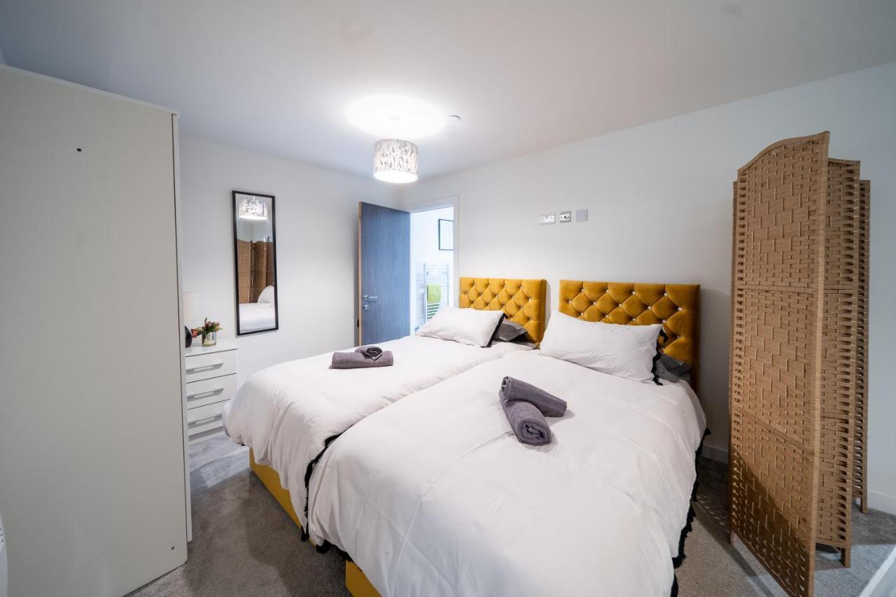 Bv Spacious 1-Bedroom Apartment Close To Town Center - Sleeps 6 Брадфорт Екстериор снимка