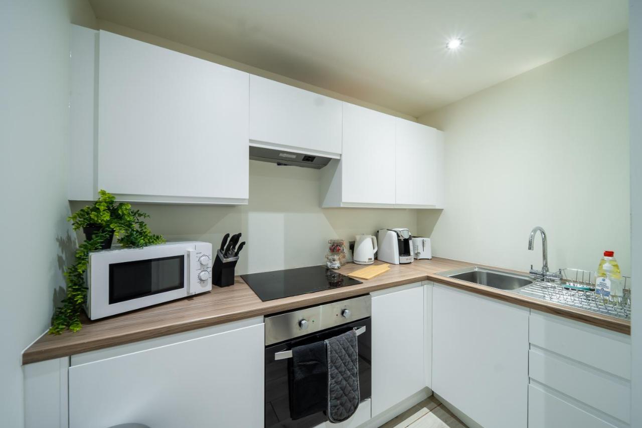 Bv Spacious 1-Bedroom Apartment Close To Town Center - Sleeps 6 Брадфорт Екстериор снимка