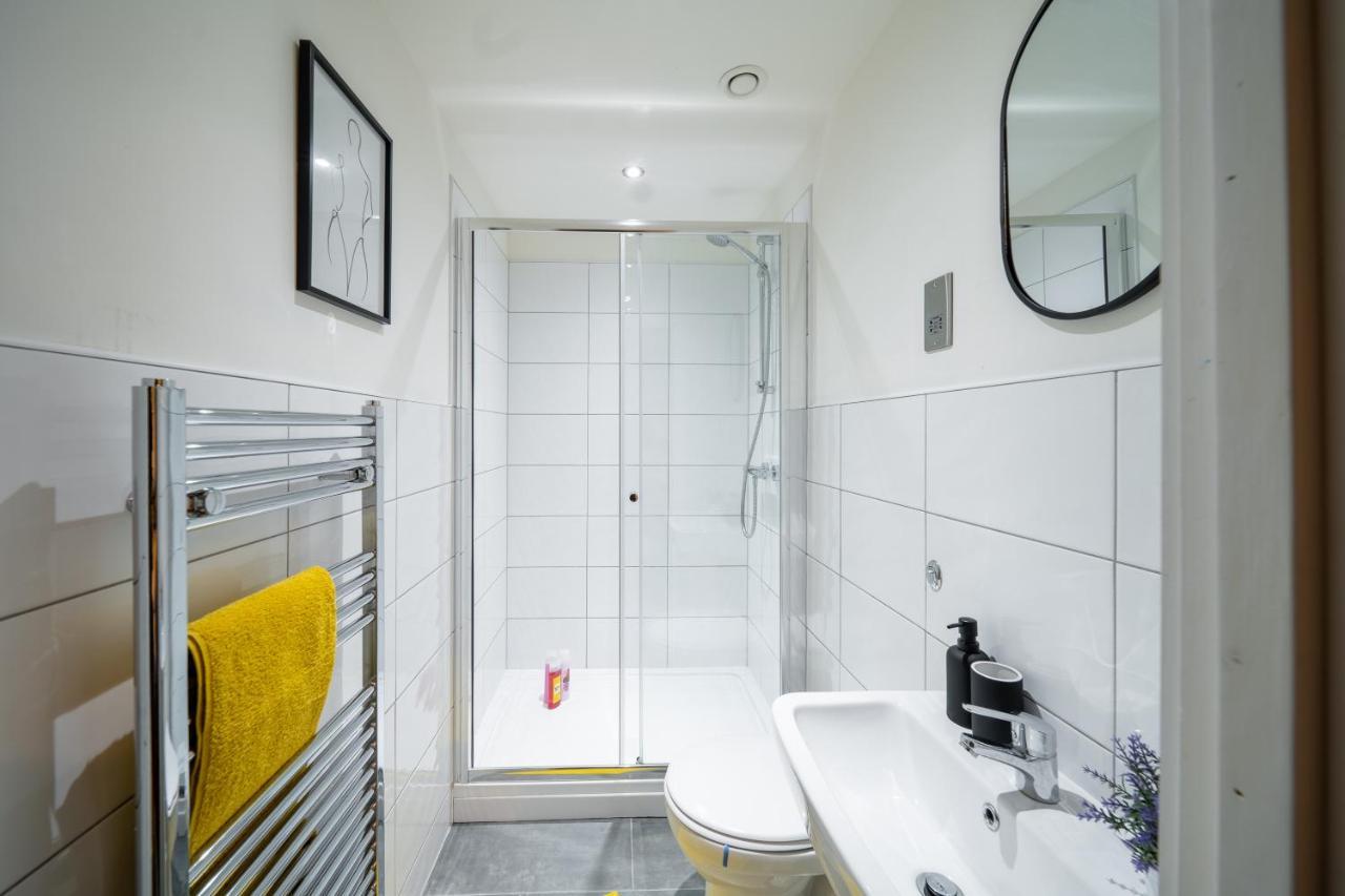 Bv Spacious 1-Bedroom Apartment Close To Town Center - Sleeps 6 Брадфорт Екстериор снимка