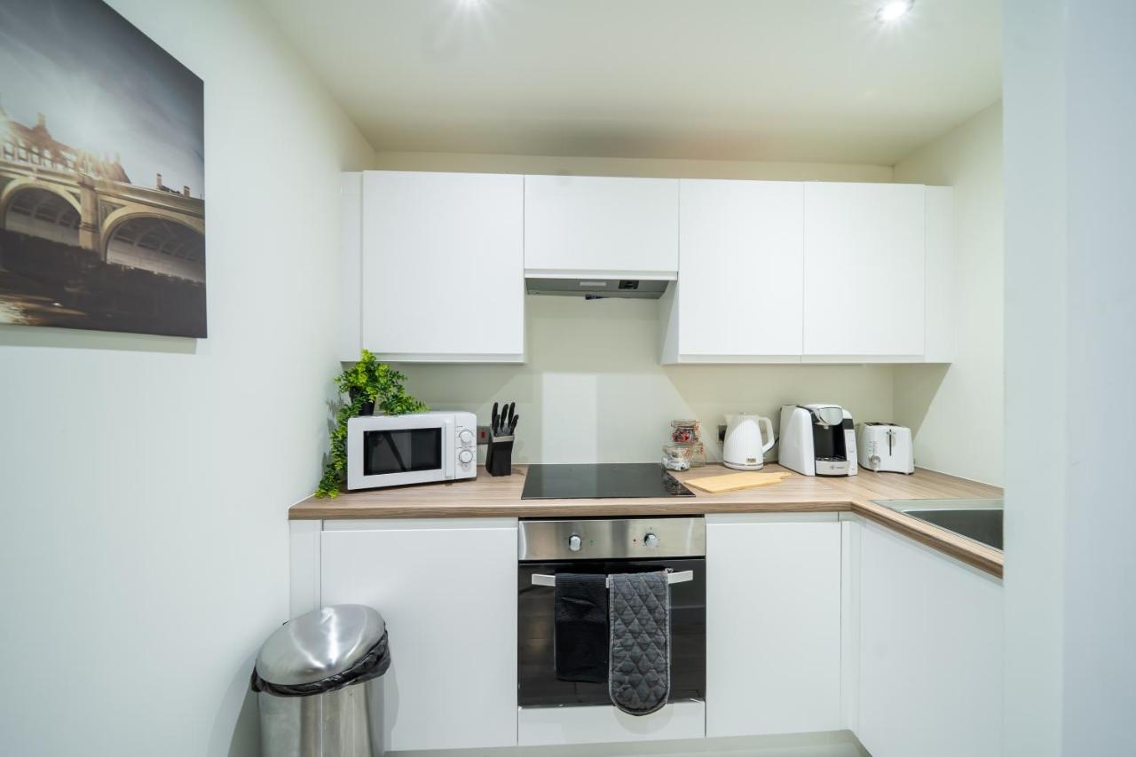 Bv Spacious 1-Bedroom Apartment Close To Town Center - Sleeps 6 Брадфорт Екстериор снимка