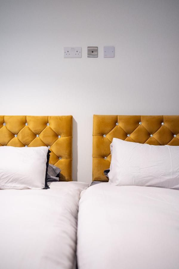 Bv Spacious 1-Bedroom Apartment Close To Town Center - Sleeps 6 Брадфорт Екстериор снимка