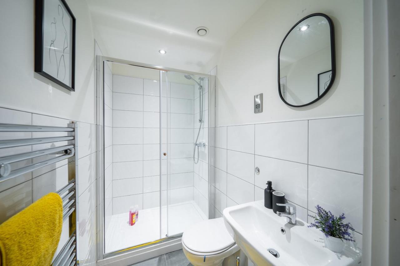 Bv Spacious 1-Bedroom Apartment Close To Town Center - Sleeps 6 Брадфорт Екстериор снимка